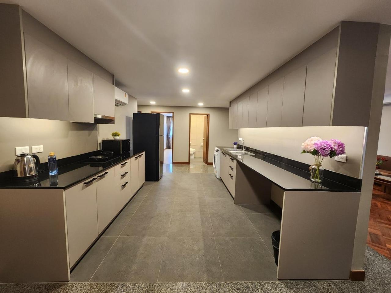 United Tower Thonglor By Aspira Apartment Bangkok Exterior photo